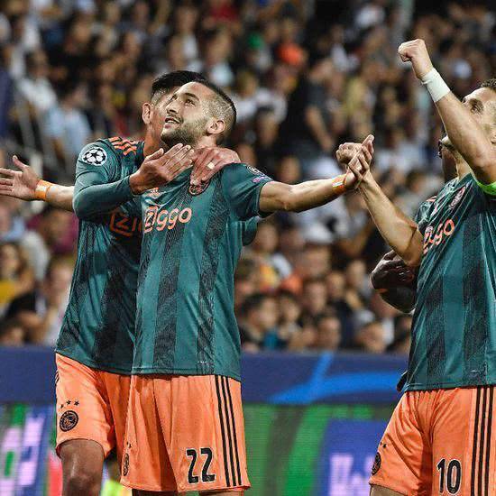 强调团队协 强调团队协