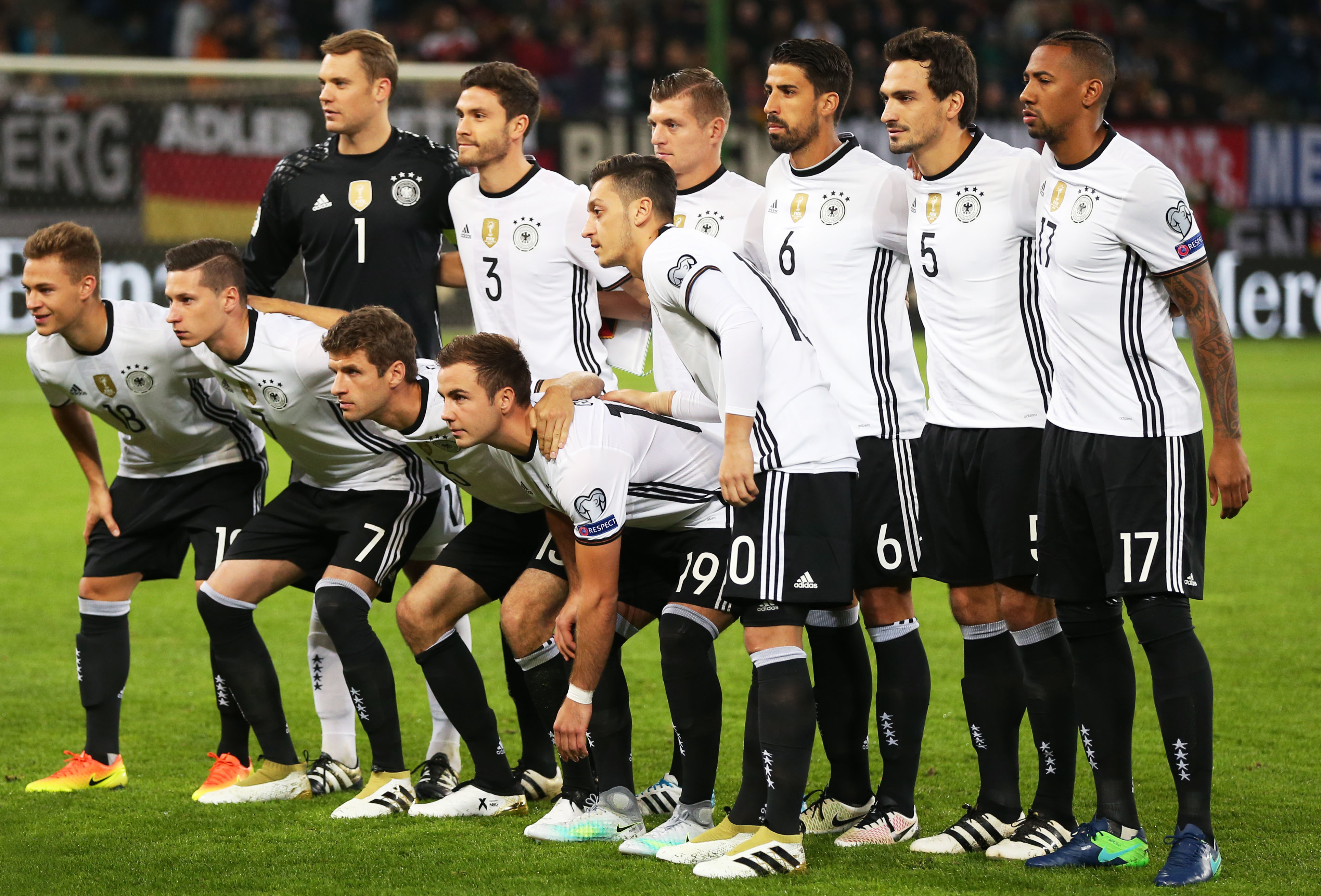 于两位年轻 于两位年轻